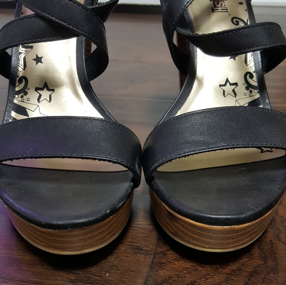 Brash double buckle heels. - Picture 12 of 15